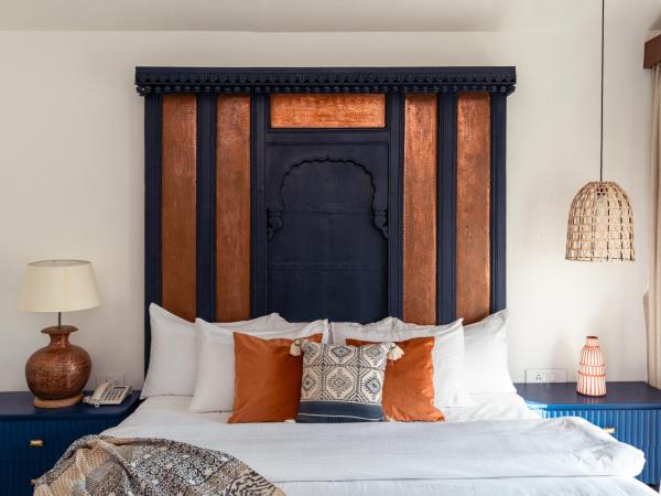 Surpura Bagh : photo 2 de la chambre chambre lit king-size - vue sur piscine