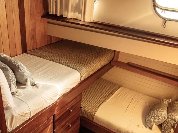 Wooden Boat- La Goletta : photo 2 de la chambre chambre lits jumeaux avec salle de bains privative