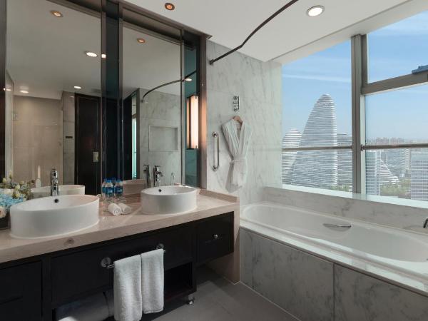 Holiday Inn Beijing Focus Square, an IHG Hotel : photo 6 de la chambre king suite with lounge access - high floor