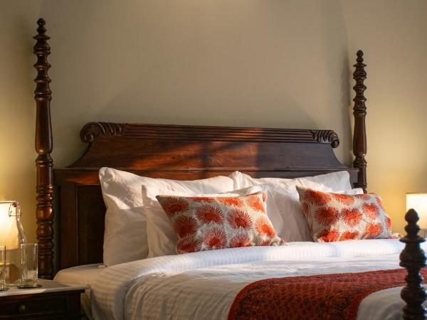 Naila Kothi - A Luxury Boutique Royal Suites in Jaipur : photo 5 de la chambre chambre lit king-size - vue sur jardin