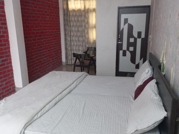 Pitrashish Serenity Homes : photo 2 de la chambre chambre double deluxe (2 adultes + 1 enfant)