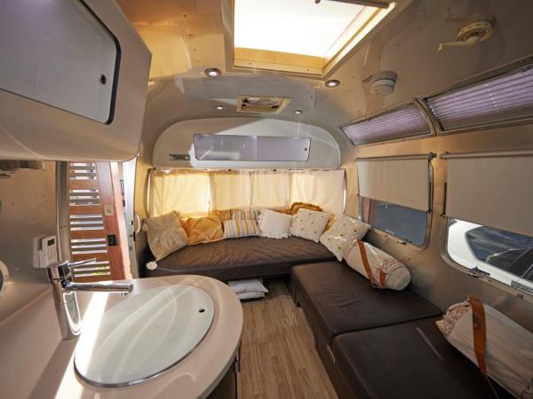 Brisbane Holiday Village : photo 7 de la chambre airstream caravan glamping