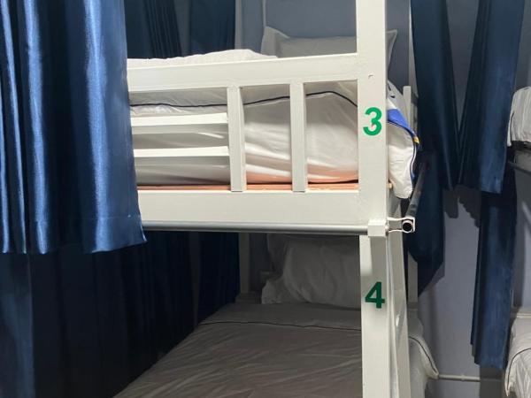 Nacha Hostel, Koh Phi Phi, Krabi. THAILAND : photo 1 de la chambre lit simple dans dortoir de 10 lits