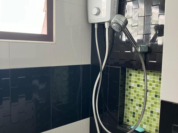 Nacha Hostel, Koh Phi Phi, Krabi. THAILAND : photo 6 de la chambre lit simple dans dortoir de 10 lits