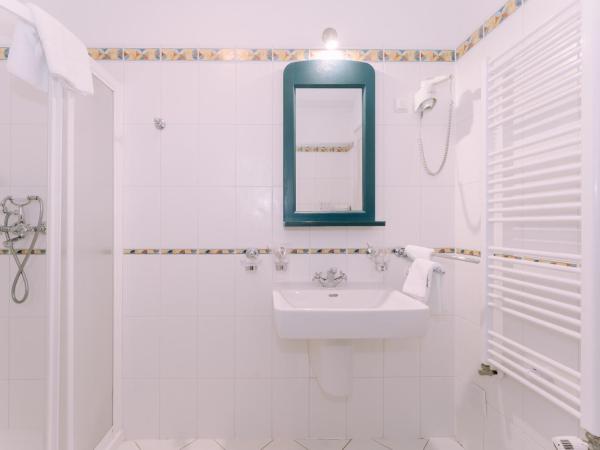 Hotel Abalone : photo 1 de la chambre chambre double ou lits jumeaux - vue sur parc