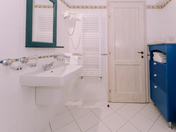Hotel Abalone : photo 3 de la chambre chambre double ou lits jumeaux - vue sur parc