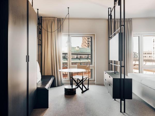 Blique by Nobis, Stockholm, a Member of Design Hotels™ : photo 2 de la chambre studio avec lit king-size - 1