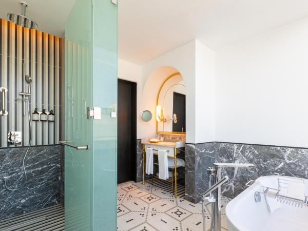 Fairmont La Marina Rabat Sale Hotel And Residences : photo 7 de la chambre chambre fairmont gold avec lit king-size