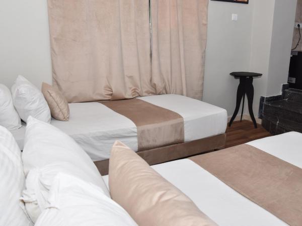 Cadé Hotel : photo 5 de la chambre chambre triple