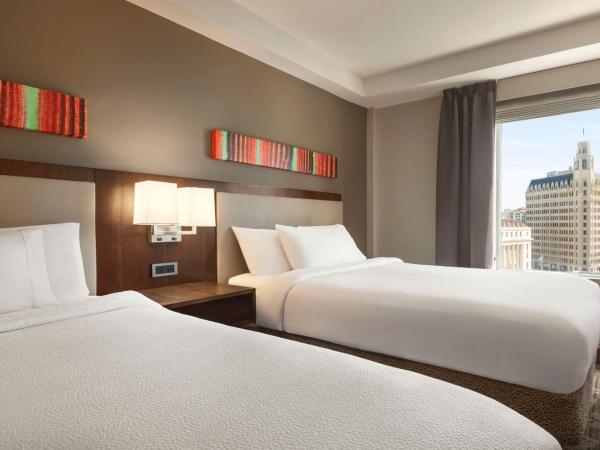 Hilton Garden Inn San Antonio Downtown Riverwalk : photo 1 de la chambre chambre avec 2 grands lits queen-size