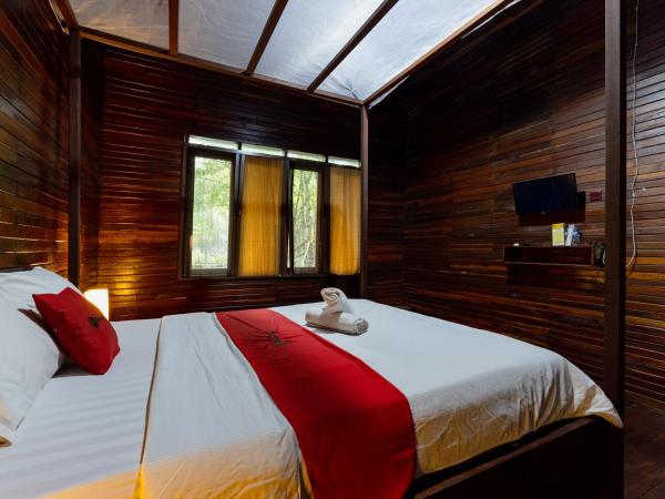 RedDoorz Resort @ Taman Wisata Mangrove : photo 5 de la chambre chambre double