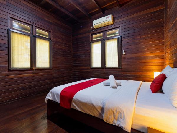 RedDoorz Resort @ Taman Wisata Mangrove : photo 5 de la chambre chambre familiale
