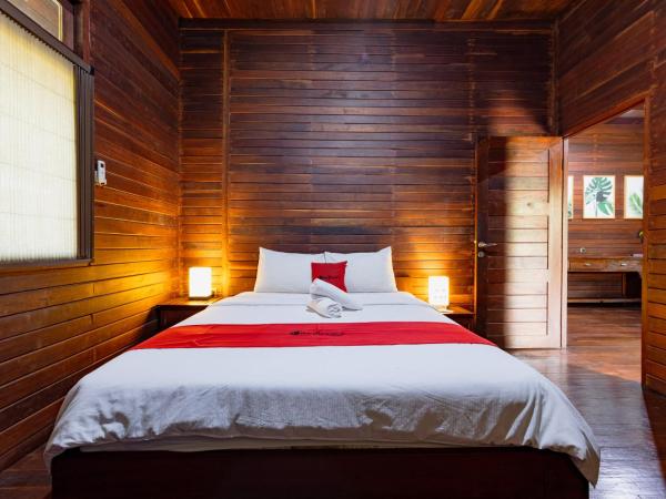 RedDoorz Resort @ Taman Wisata Mangrove : photo 8 de la chambre chambre familiale