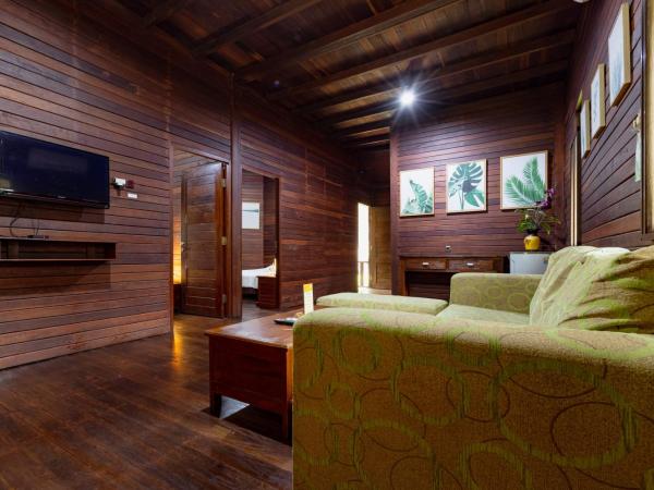 RedDoorz Resort @ Taman Wisata Mangrove : photo 4 de la chambre chambre familiale