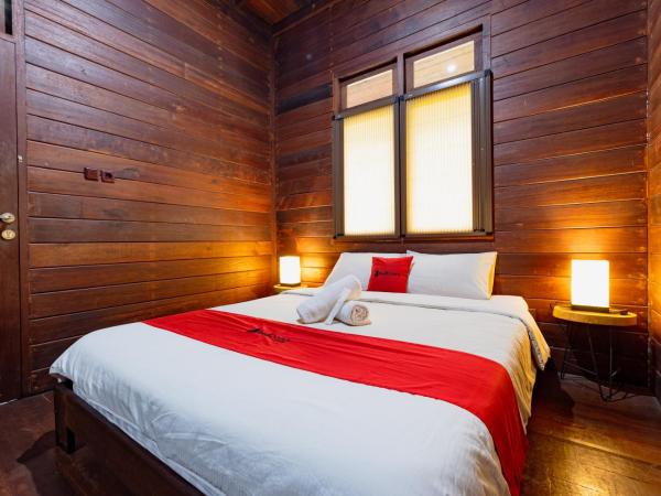 RedDoorz Resort @ Taman Wisata Mangrove : photo 3 de la chambre chambre familiale