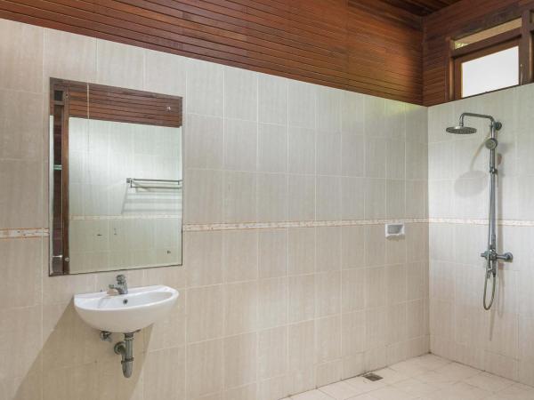 RedDoorz Resort @ Taman Wisata Mangrove : photo 5 de la chambre suite
