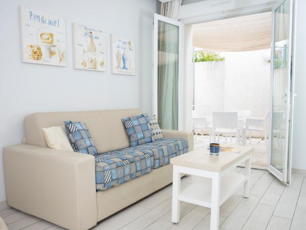 Hotel La Ciotat - A deux pas de l'eau : photo 1 de la chambre appartement supérieur 1 chambre avec terrasse

