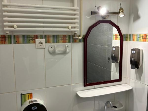 Centrum Wellness Hostel : photo 10 de la chambre chambre double avec salle de bains commune