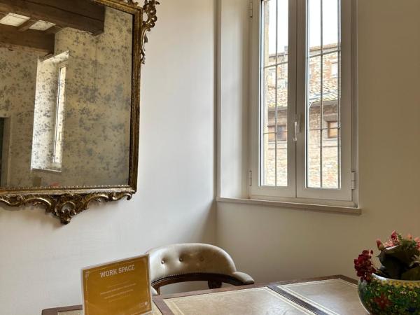 Santa Cecilia Perugia - Rooms&Suite : photo 10 de la chambre chambre deluxe