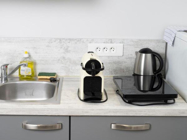 Hotel La Ciotat - A deux pas de l'eau : photo 8 de la chambre appartement 1 chambre - vue sur mer