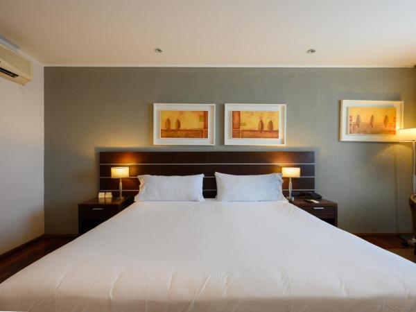 Orfeo Suites Cordoba : photo 4 de la chambre chambre double - accessible aux personnes à mobilité réduite 