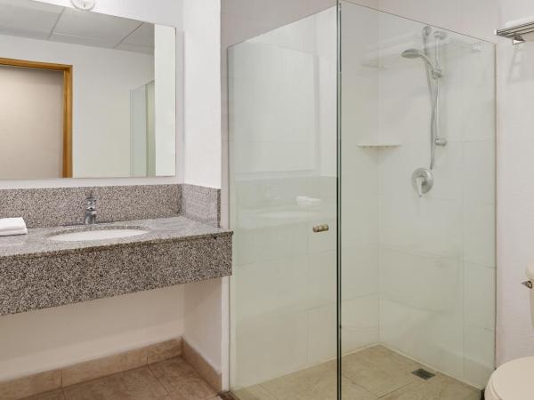 Hotel Monterrey Macroplaza : photo 4 de la chambre chambre double supérieure avec deux lits doubles