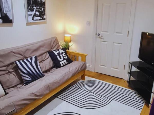Furley Road London Guest House : photo 3 de la chambre chambre double avec lit d'appoint