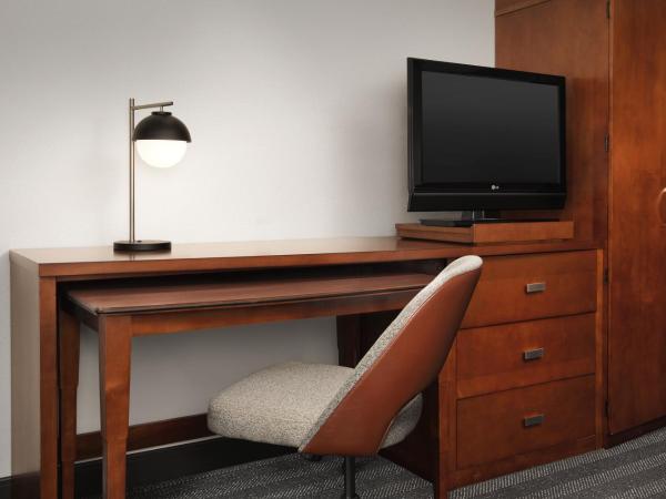 Courtyard Jacksonville Flagler Center : photo 2 de la chambre chambre lit king-size avec canapé-lit