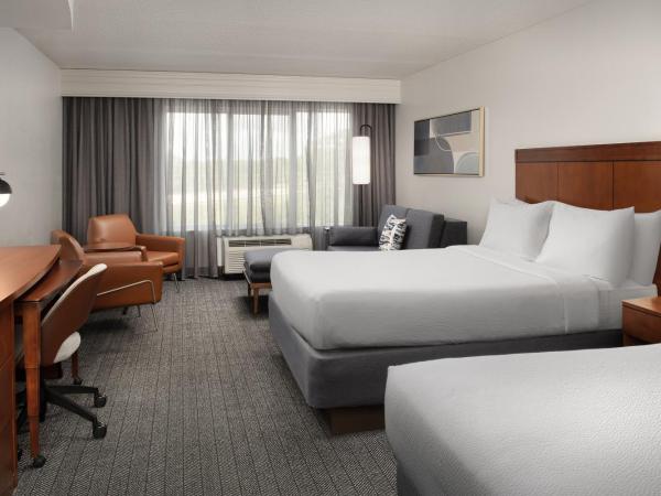 Courtyard Jacksonville Flagler Center : photo 1 de la chambre chambre avec 2 grands lits queen-size 