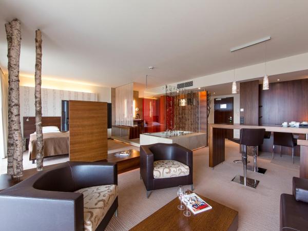 Das Seepark Wörthersee Resort : photo 3 de la chambre suite deluxe