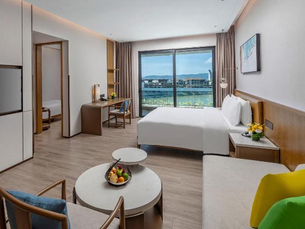 Holiday Inn & Suites Sanya Yalong Bay, an IHG Hotel : photo 4 de la chambre suite avec vue sur lac