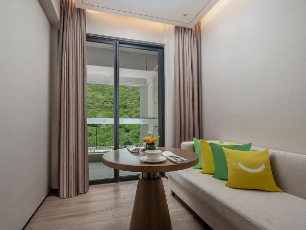 Holiday Inn & Suites Sanya Yalong Bay, an IHG Hotel : photo 8 de la chambre suite 1 chambre avec balcon