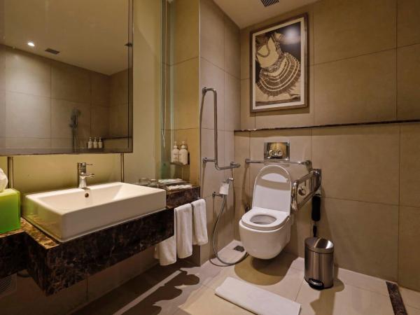 Holiday Inn Chennai OMR IT Expressway, an IHG Hotel : photo 10 de la chambre chambre lit king-size standard - accessible aux personnes à mobilité réduite