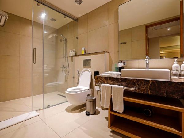 Holiday Inn Chennai OMR IT Expressway, an IHG Hotel : photo 8 de la chambre chambre lit king-size standard - accessible aux personnes à mobilité réduite