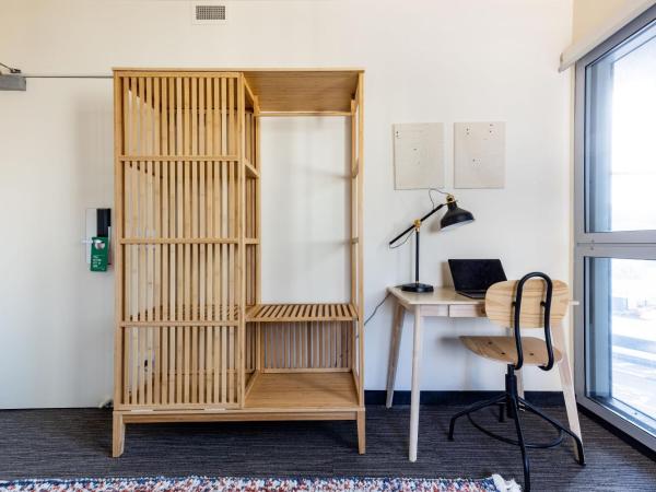 Roamer Brisbane - formerly Selina Brisbane : photo 3 de la chambre standard room (queen), private bathroom