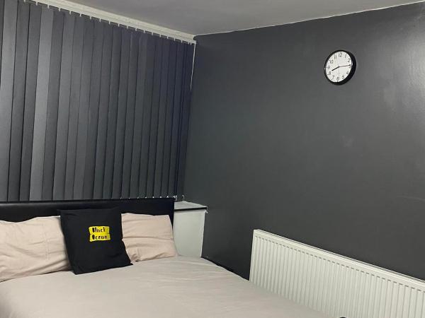 Black Ocean Holiday Apartments : photo 10 de la chambre appartement