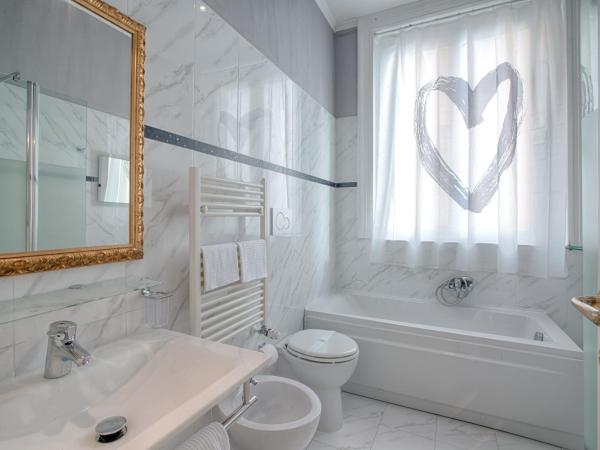 Home Grifondoro Affittacamere : photo 5 de la chambre chambre double ou lits jumeaux deluxe - vue sur mer