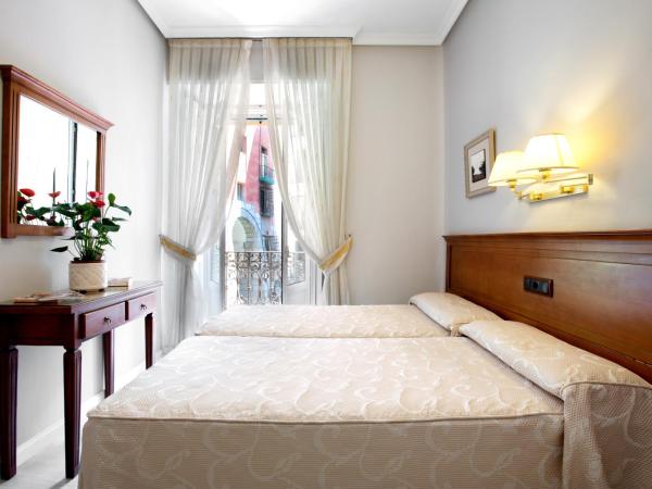 Hostal Macarena : photo 1 de la chambre chambre double ou lits jumeaux