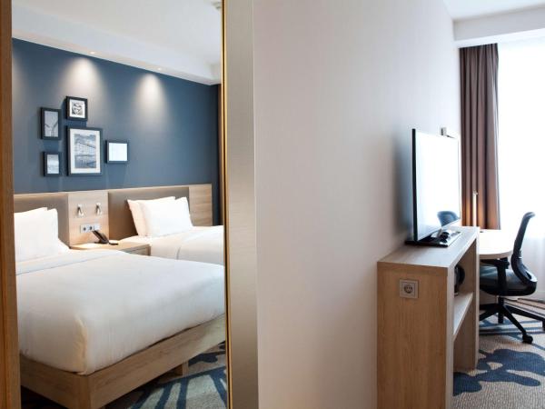 Hampton By Hilton Munich City Center East : photo 2 de la chambre chambre lits jumeaux familiale
