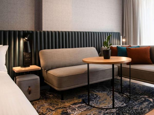 Novotel Sydney City Centre : photo 5 de la chambre chambre lit king-size supérieure avec balcon