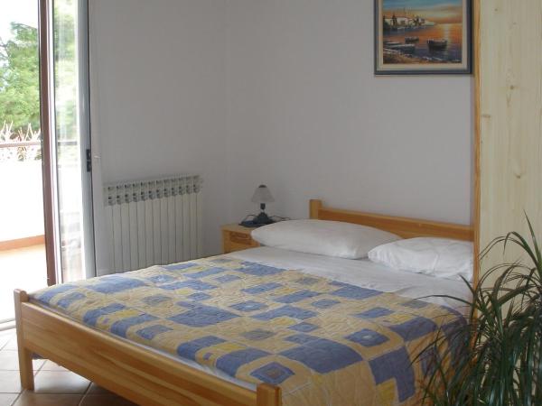 Bed and Breakfast Ritoša : photo 1 de la chambre chambre triple avec balcon