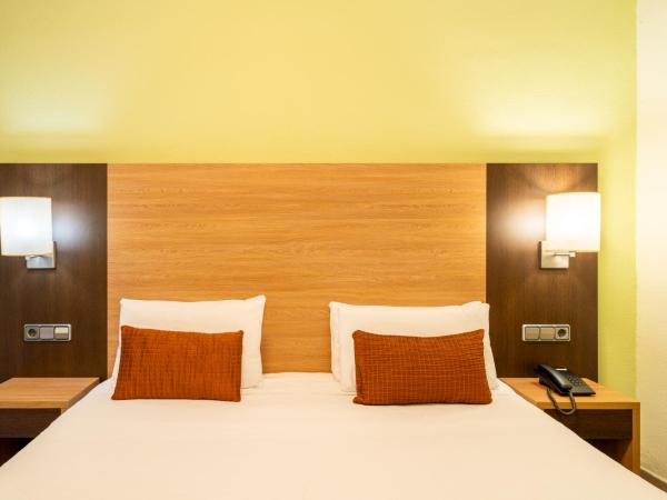 Hostal Ballesta : photo 4 de la chambre chambre double ou lits jumeaux avec balcon