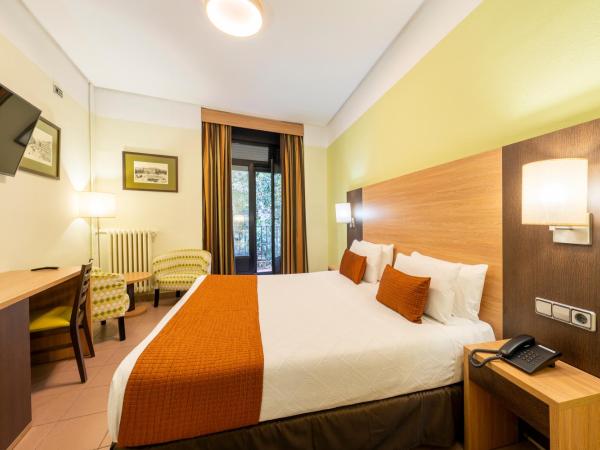 Hostal Ballesta : photo 5 de la chambre chambre double ou lits jumeaux avec balcon