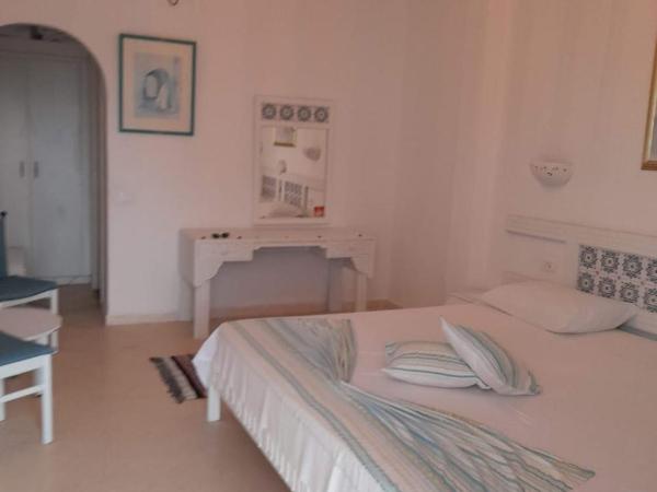DAR BELDI : photo 2 de la chambre chambre lit king-size - vue sur piscine 