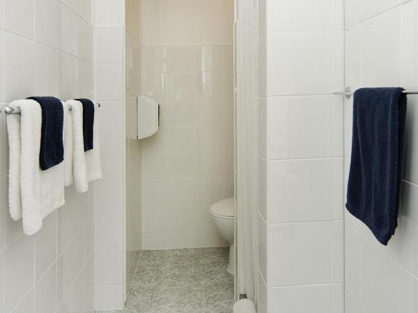 Aarangi Motel : photo 4 de la chambre chambre familiale avec salle de bains privative