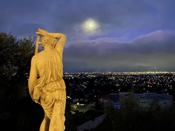 LIAPIS ESTATE Rostrevor Adelaide : photo 2 de la chambre chambre double ou lits jumeaux - vue sur ville