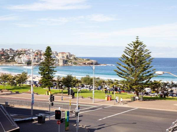 Hotel Ravesis : photo 6 de la chambre suite lit king-size - vue latérale