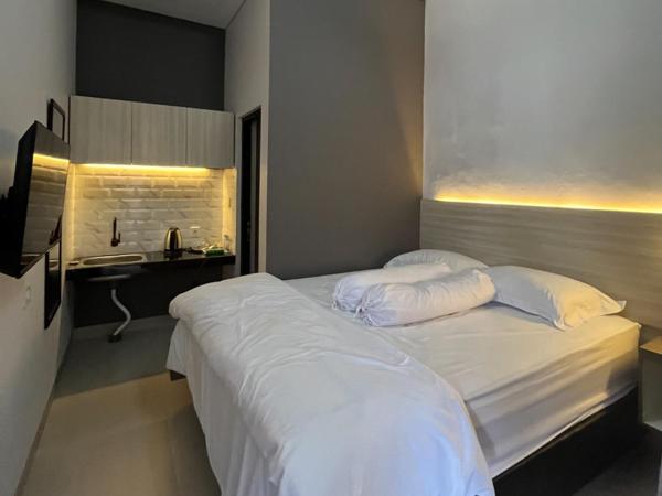 Kaira Room Guest House Syariah Mitra RedDoorz : photo 7 de la chambre chambre double standard