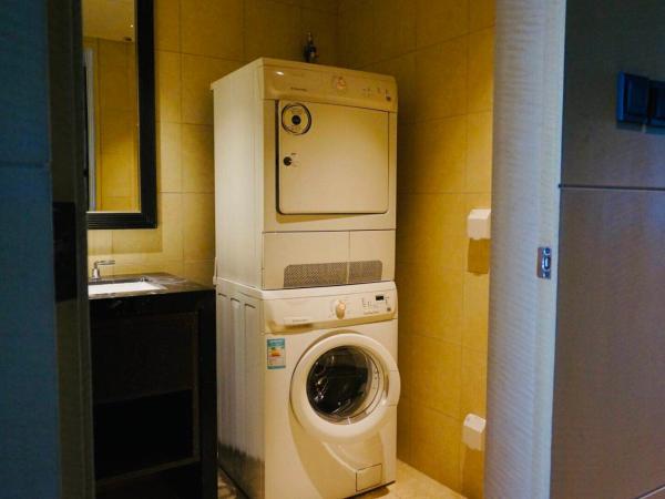 The Sandalwood Beijing Marriott Executive Apartments : photo 2 de la chambre two-bedroom apartment + 200㎡ + private bedroom + private living room + open-plan kitchen + laundry room + complimentary high-speed internet