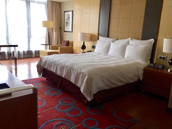 The Sandalwood Beijing Marriott Executive Apartments : photo 4 de la chambre three-bedroom apartment + 233㎡ + private bedroom + private living room + open-plan kitchen + laundry room + complimentary high-speed internet